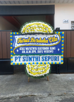 Papan Bunga Duka di Tanah Miring