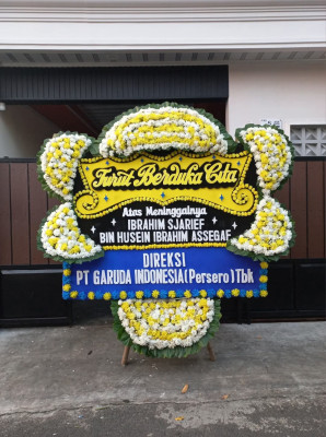 Papan Bunga Duka di Tanah Miring