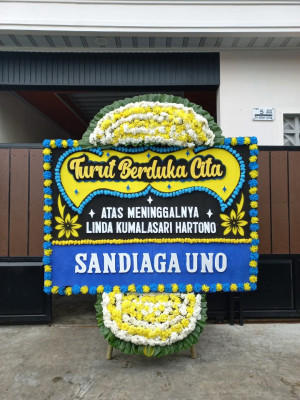 Papan Bunga Duka di Tanah Miring